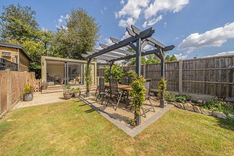 101 Victor Road, Teddington, TW11 8SS