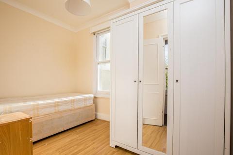 1 bedroom in a house share to rent, Fordwych Road, West Hampstead, London