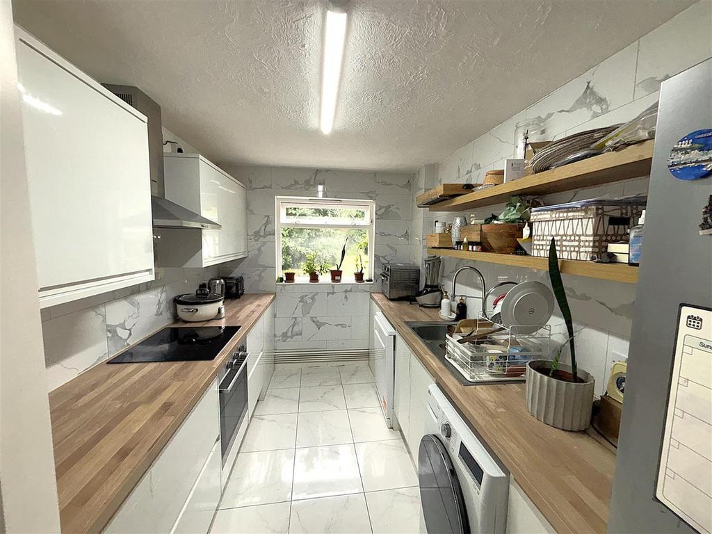 Fitted kitchen