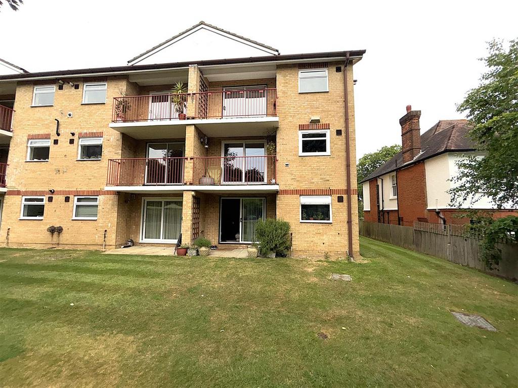 COMMUNAL GROUNDS, GARAGE & PARKING