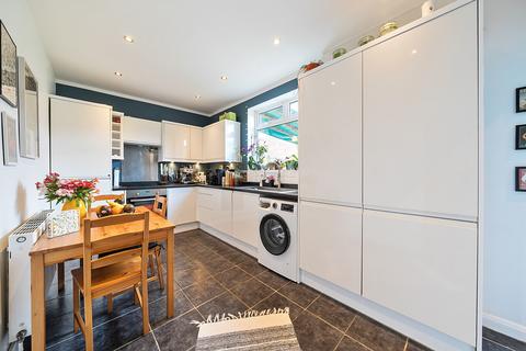 2 bedroom end of terrace house for sale, Dursley Road, London