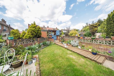 2 bedroom end of terrace house for sale, Dursley Road, London