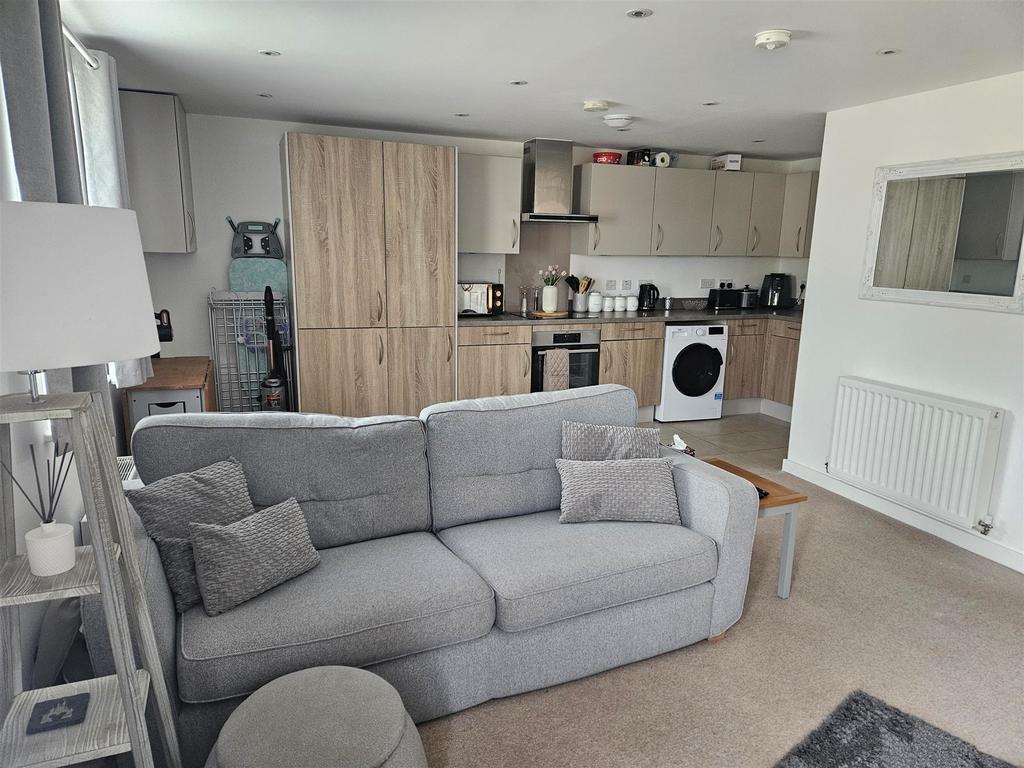 Lounge / Kitchen