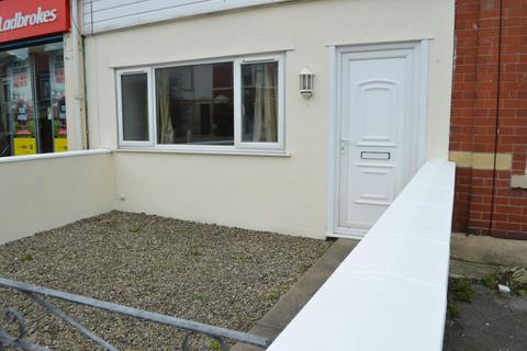 2 bedroom flat to rent, Poulton Road, Fleetwood FY7