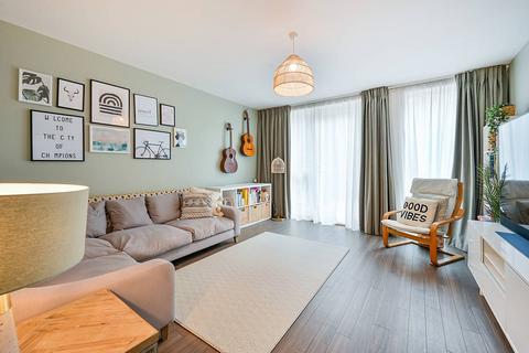 3 bedroom flat for sale, Whelan Road, Acton, London, W3