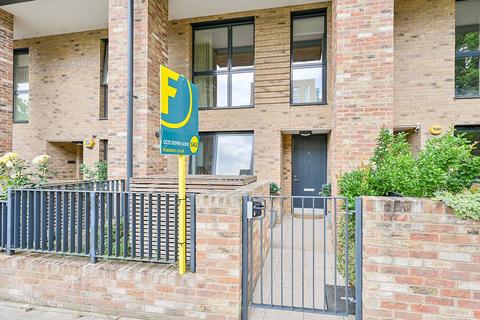 5 Whelan Road, Acton, London, W3 8UG