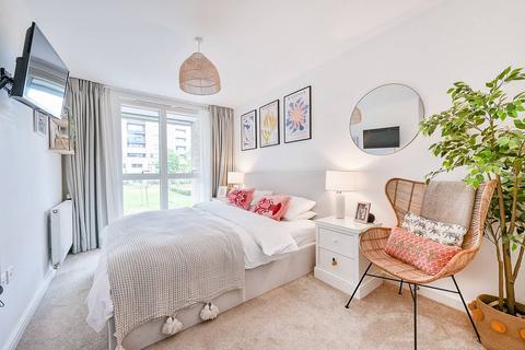 3 bedroom flat for sale, Whelan Road, Acton, London, W3
