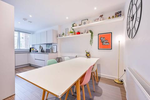 3 bedroom flat for sale, Whelan Road, Acton, London, W3