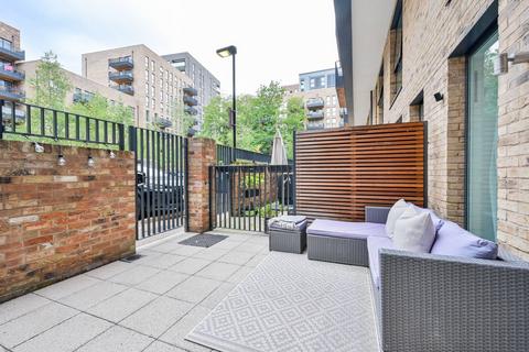 3 bedroom flat for sale, Whelan Road, Acton, London, W3
