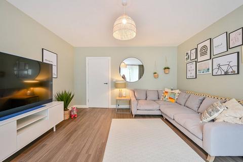 5 Whelan Road, Acton, London, W3 8UG