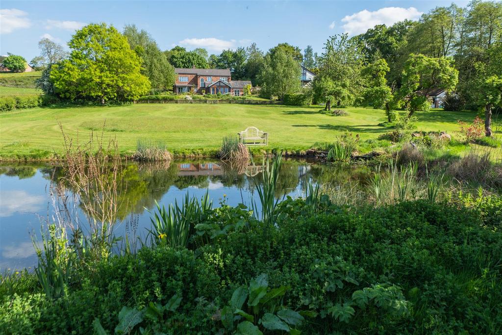 Broadway Farmhouse-00155.jpg