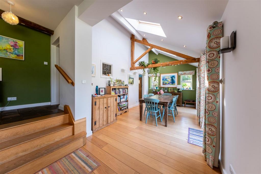 Broadway Farmhouse-009.jpg