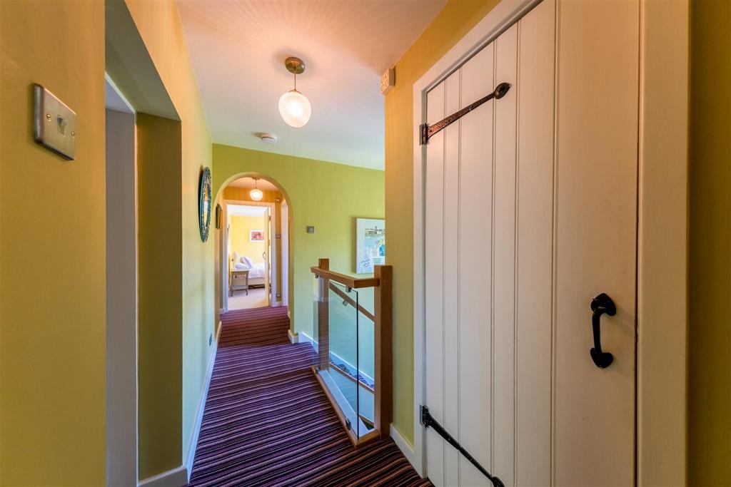 Broadway Farmhouse-0079.jpg