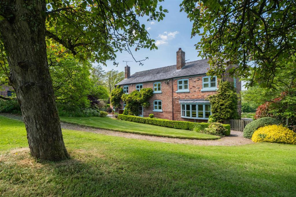 Broadway Farmhouse-0096.jpg