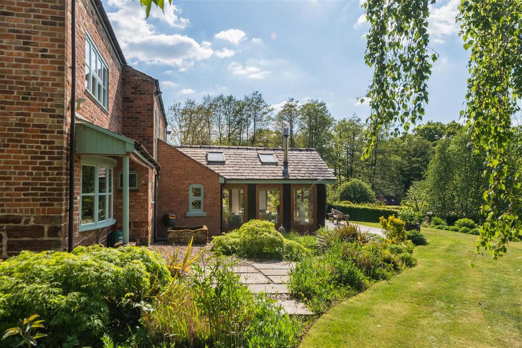Broadway Farmhouse-00140.jpg