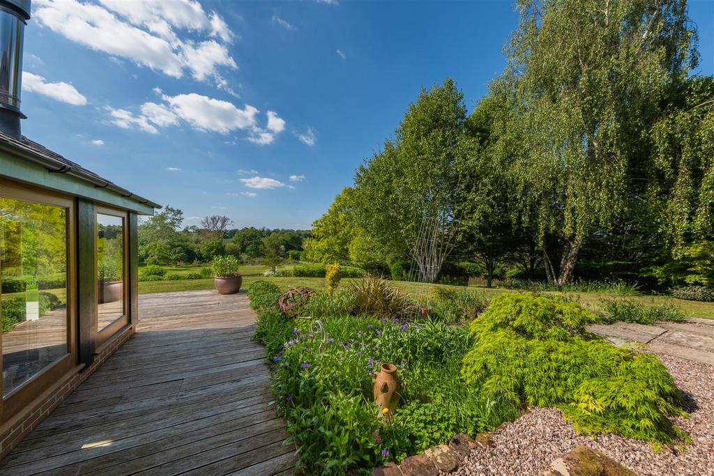 Broadway Farmhouse-00137.jpg