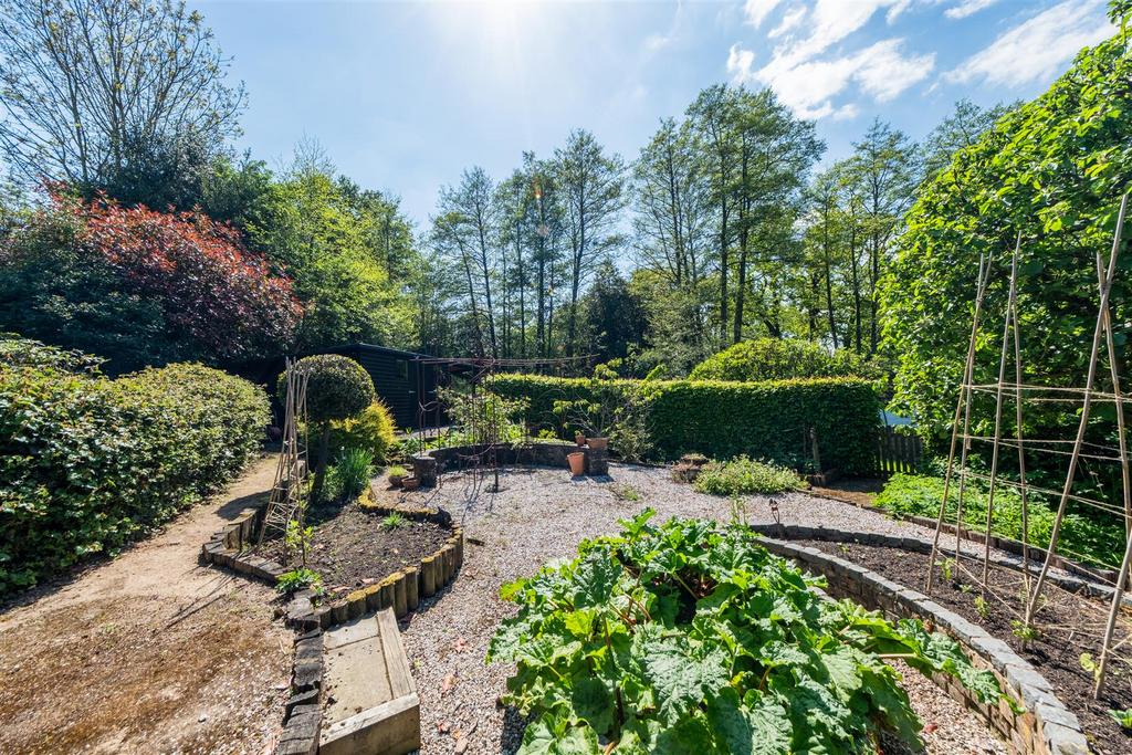 Broadway Farmhouse-00124.jpg