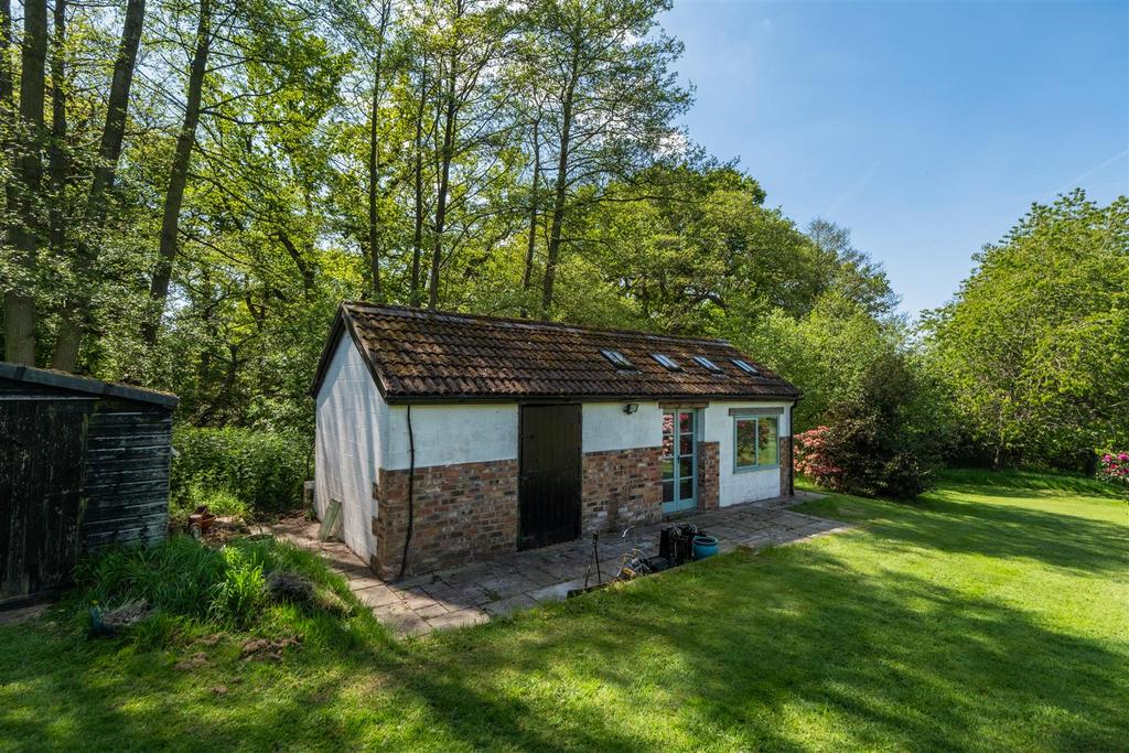 Broadway Farmhouse-00128.jpg