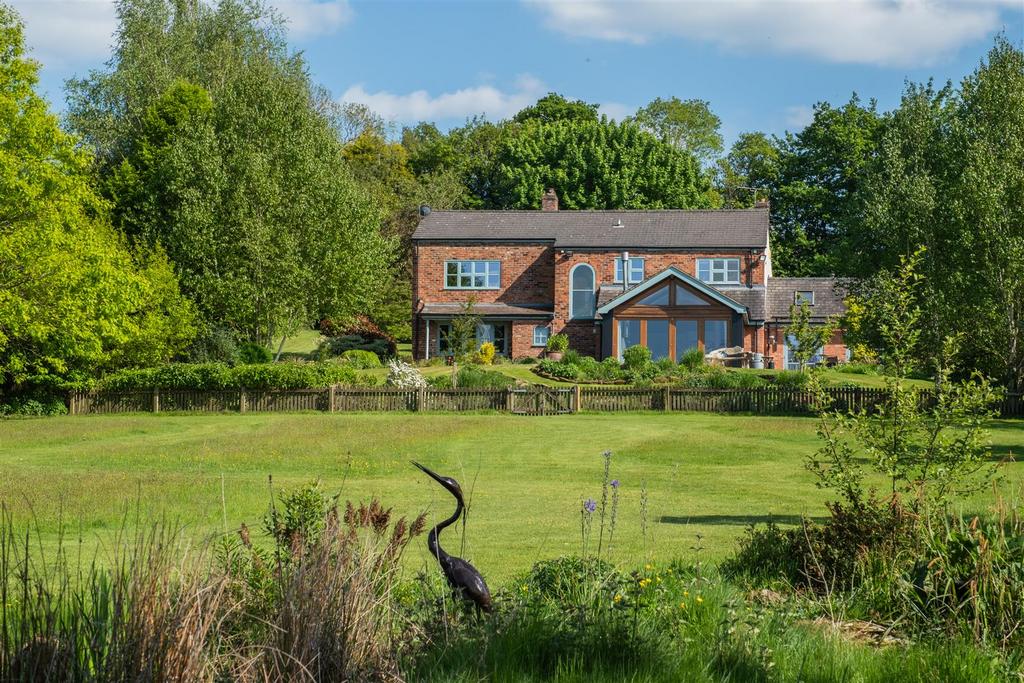 Broadway Farmhouse-00163.jpg