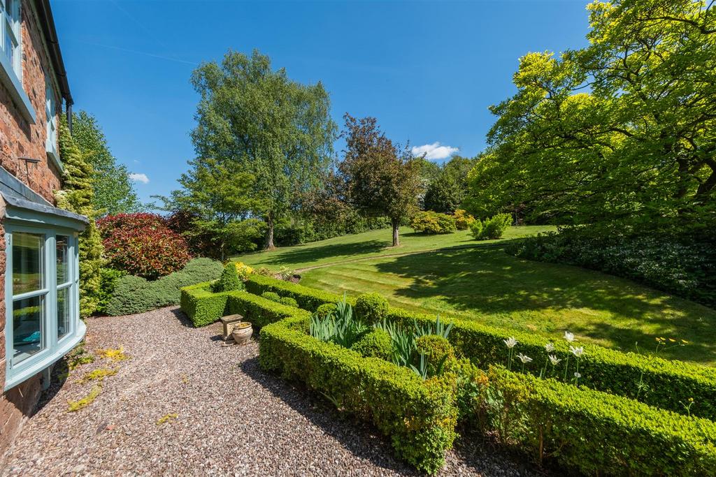 Broadway Farmhouse-00105.jpg