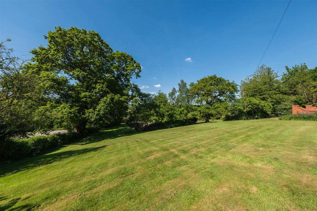 Broadway Farmhouse-00119.jpg