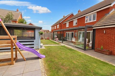 5 Faraday Corner, Shefford, SG17 5ZG