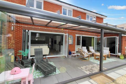 5 Faraday Corner, Shefford, SG17 5ZG