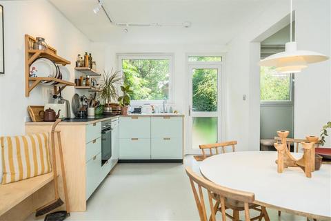 13 Goldman Close, London, E2 6EF