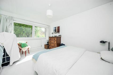 13 Goldman Close, London, E2 6EF