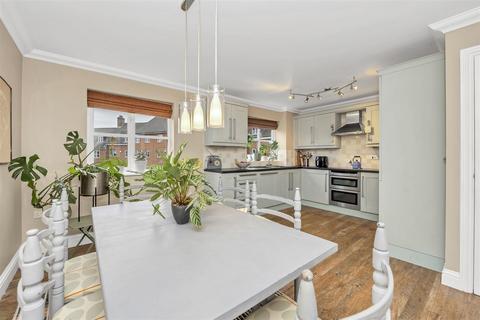 4 bedroom townhouse for sale, Qwysson Avenue, Bury St. Edmunds