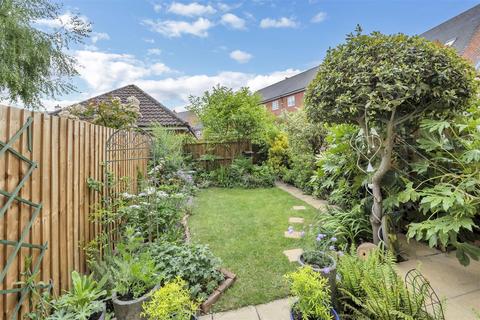 4 bedroom townhouse for sale, Qwysson Avenue, Bury St. Edmunds