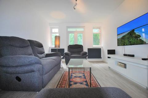 Arnewood Close, London, SW15