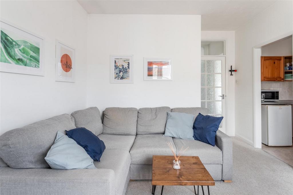 Flat 4, 30 Buckingham Street-10.jpg