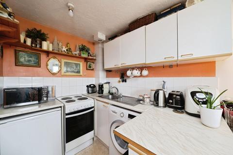 Studio for sale, Seymour Way, Sunbury-on-Thames TW16