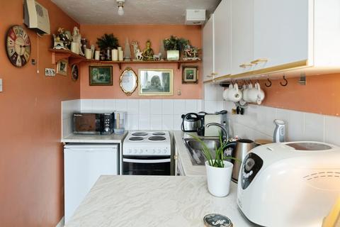 Studio for sale, Seymour Way, Sunbury-on-Thames TW16