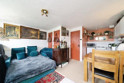 123 Seymour Way, Sunbury-on-thames, TW16 7NL