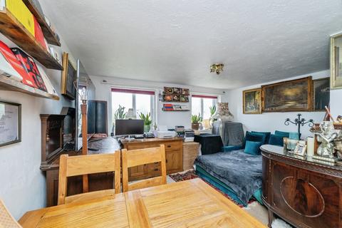 123 Seymour Way, Sunbury-on-thames, TW16 7NL