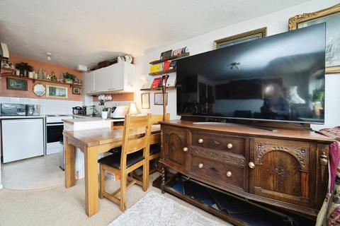 123 Seymour Way, Sunbury-on-thames, TW16 7NL