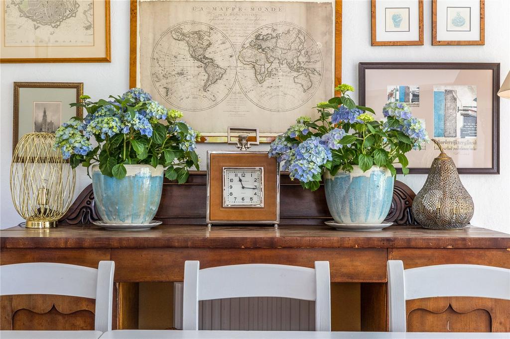 Sitting/Dining Room