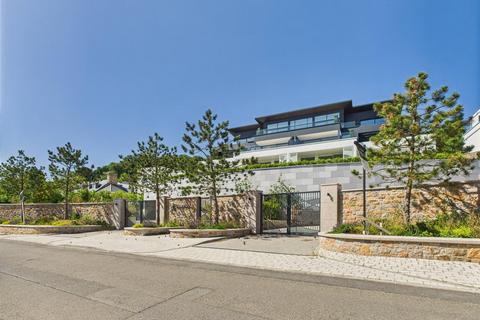 3 bedroom apartment for sale, Experience The Pinnacle Of Coastal Living