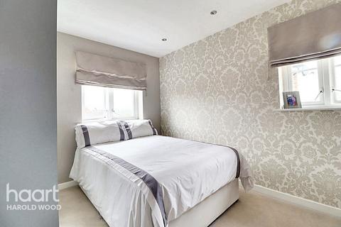 38 Whitworth Avenue, Romford, RM3 7GP