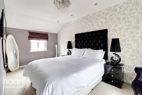 38 Whitworth Avenue, Romford, RM3 7GP