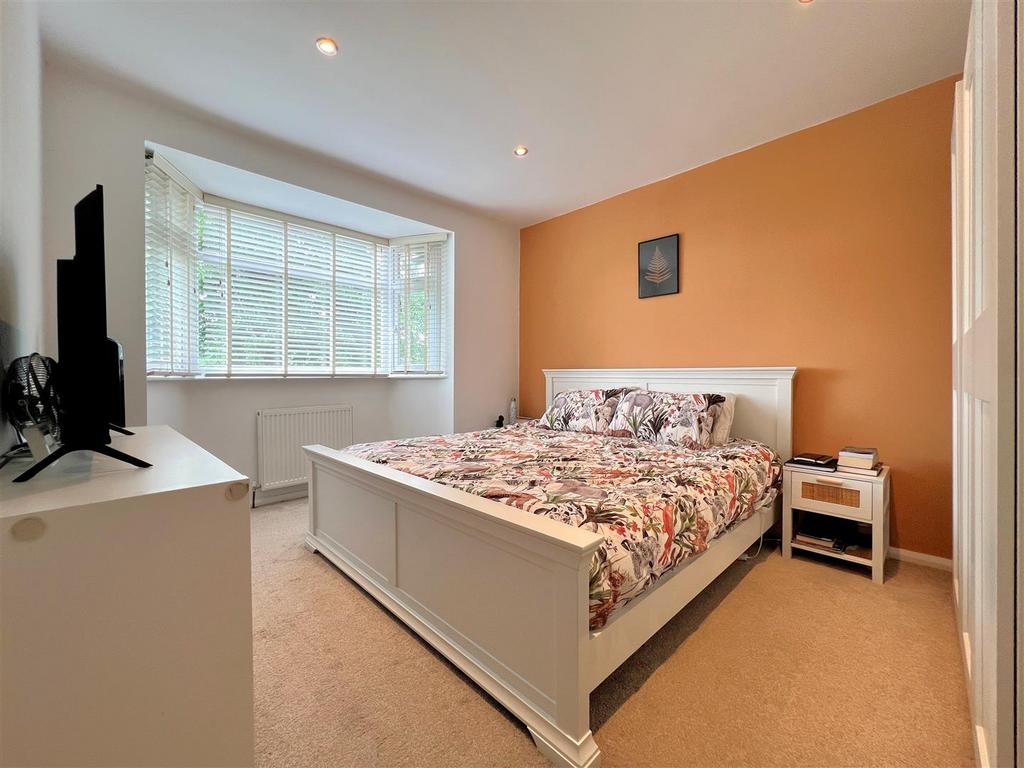 Bed 1.jpg