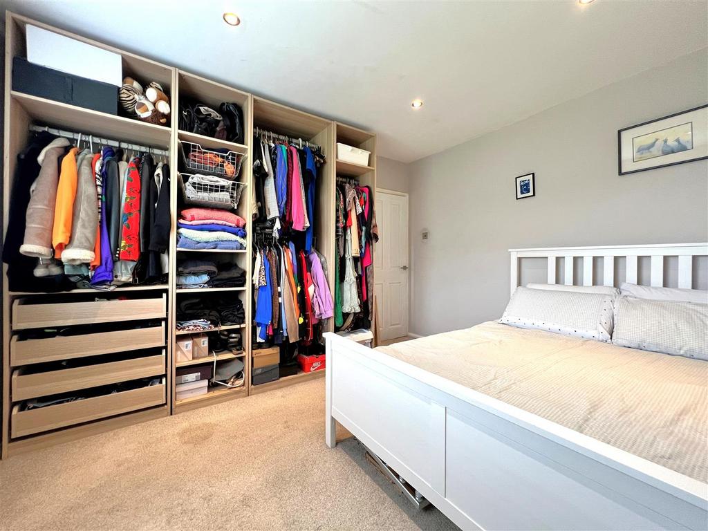Bed 2.jpg