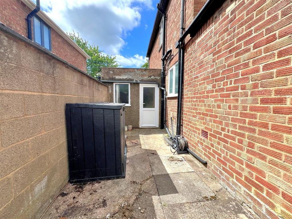 Garage rear.jpg