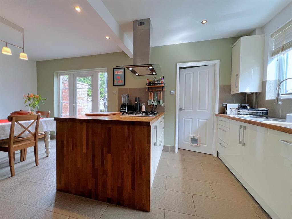 Kitchen 4.jpg