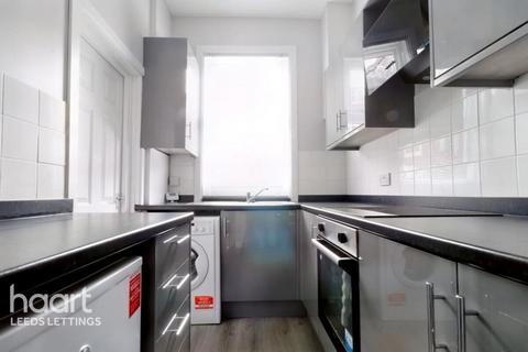 2 bedroom end of terrace house to rent, Charlton Street, Leeds