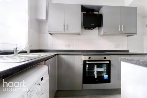 2 bedroom end of terrace house to rent, Charlton Street, Leeds
