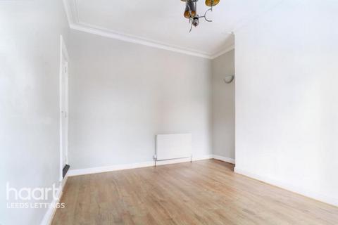 2 bedroom end of terrace house to rent, Charlton Street, Leeds