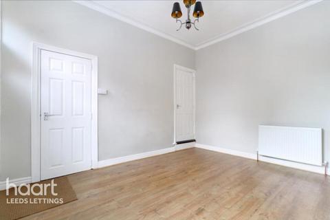 2 bedroom end of terrace house to rent, Charlton Street, Leeds